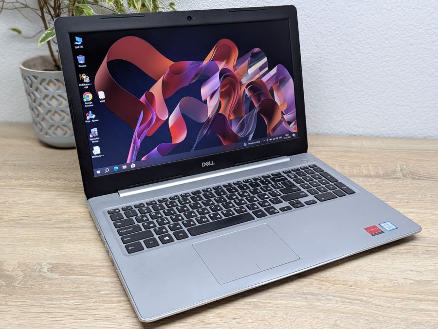 Уцінка! Ноутбук Б/В Dell Inspiron 5570, Intel Core i5-8250U, DDR4 16 GB, SSD 128GB + SSD 500GB, AMD Radeon 530 4Gb, 15.6"