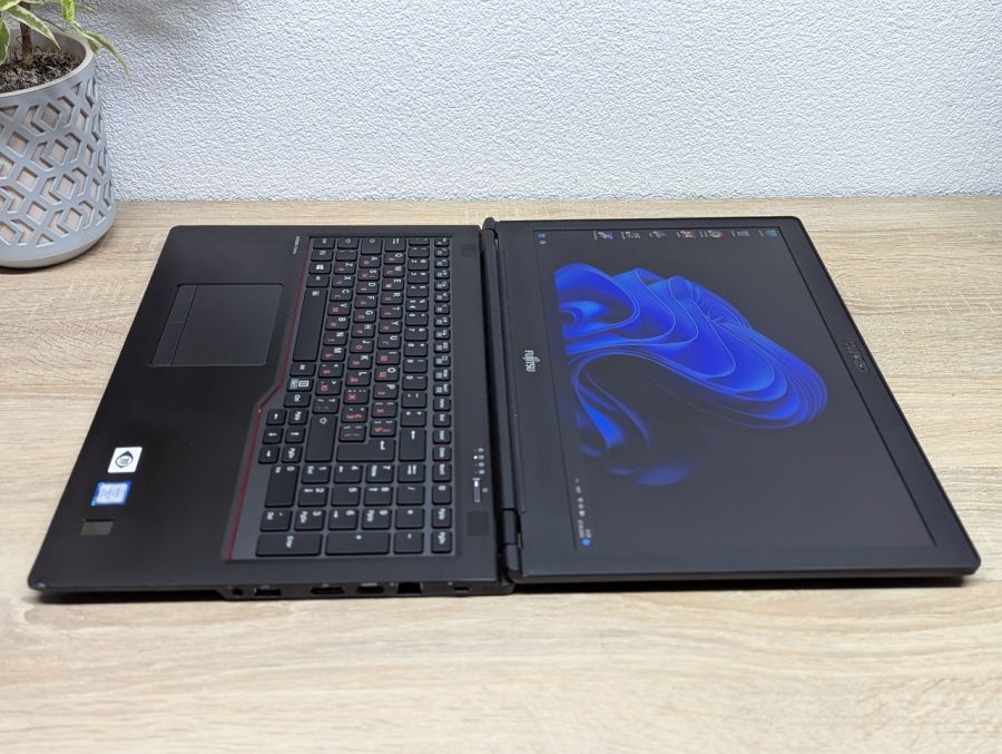 Уцінка! Ноутбук Б/В Fujitsu U759, Intel Core i5-8365U, DDR4 16 GB, SSD 256GB, 15.6" Full HD