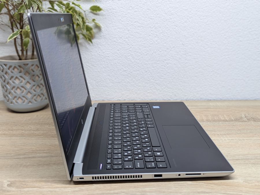 Уцінка! Ноутбук Б/В HP ProBook 450 G5, Intel Core i3-7100U, DDR4 8 GB, SSD 256GB, 15.6" HD