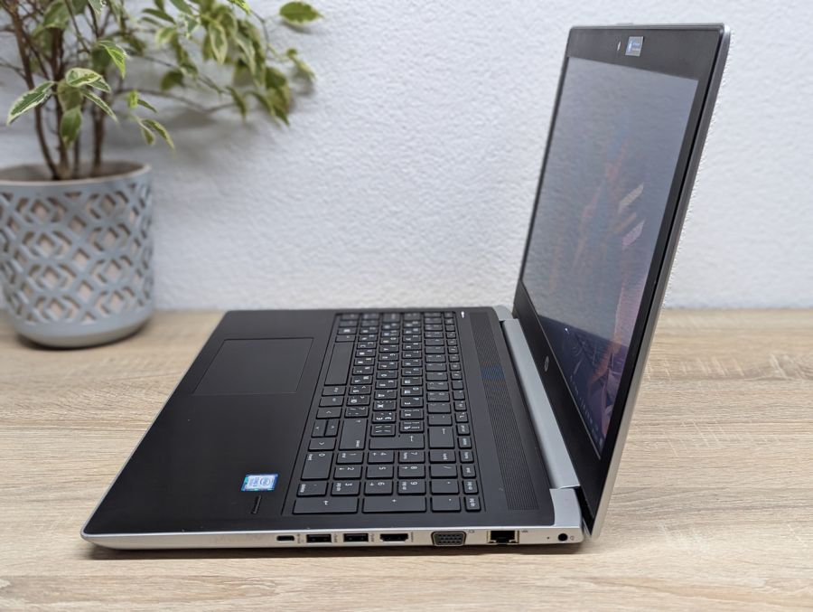 Уцінка! Ноутбук Б/В HP ProBook 450 G5, Intel Core i3-7100U, DDR4 8 GB, SSD 256GB, 15.6" HD