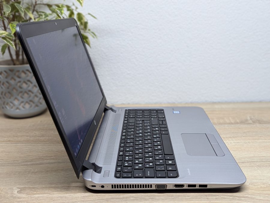 Уцінка! Ноутбук Б/В HP ProBook 450 G3, Intel Core i5-6200U, DDR3 8 GB, SSD 256GB, 15.6" HD