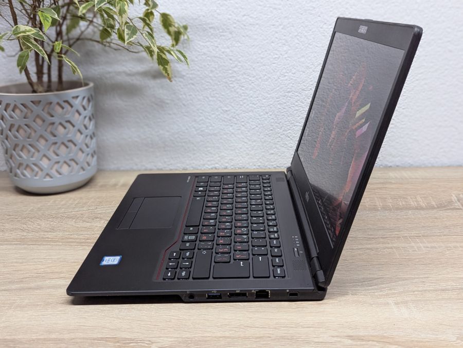 Ноутбук Б/В Fujitsu U747, Intel Core i5-6200U, DDR4 16 GB, SSD 256GB, 14" Full HD