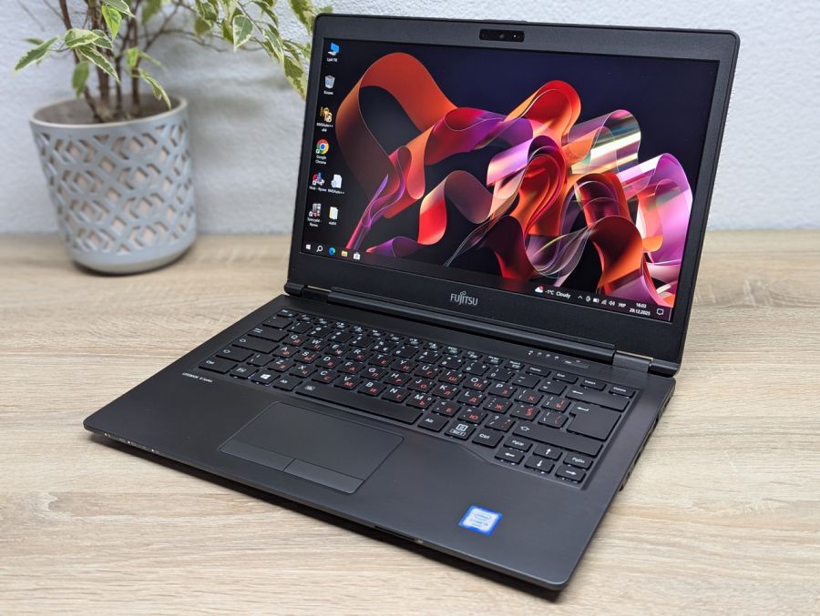 Ноутбук Б/В Fujitsu U747, Intel Core i5-6200U, DDR4 16 GB, SSD 256GB, 14" Full HD
