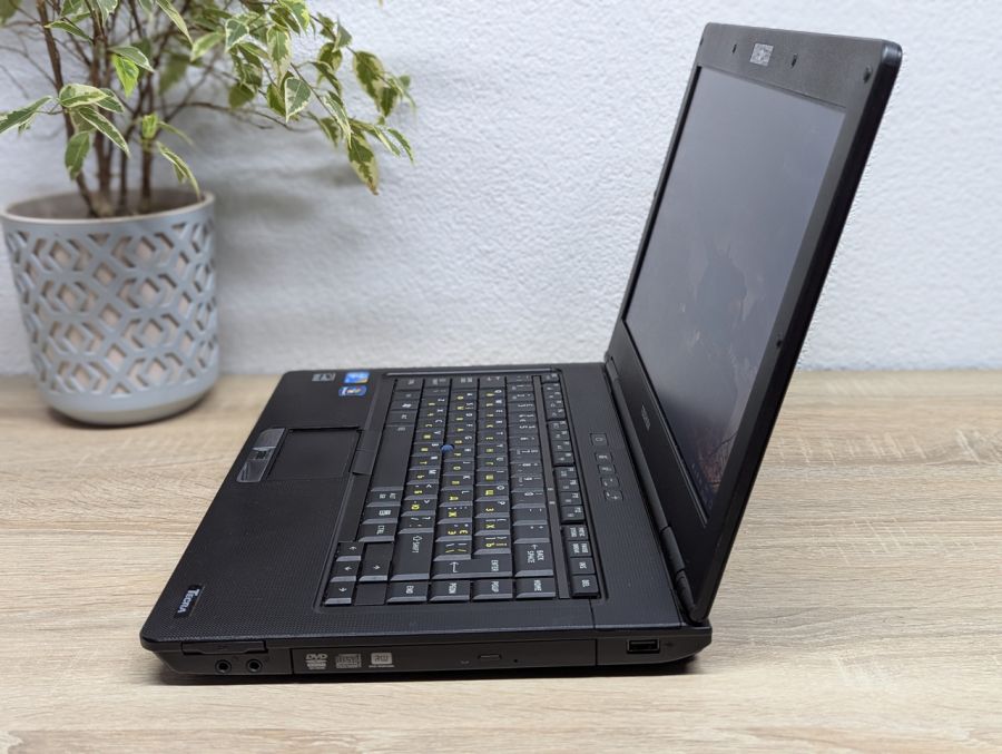 Ноутбук Б/В Toshiba Tecra M11, Intel Core i5-560M, DDR3, SSD 128GB, 14" HD