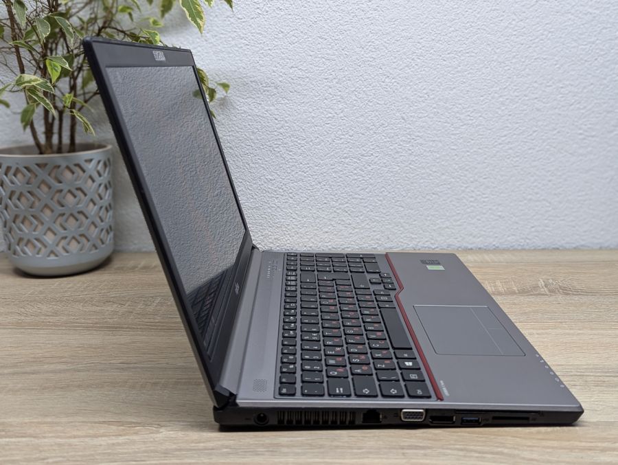 Уцінка! Ноутбук Б/В Fujitsu E754, Intel Core i5-4300M, DDR3 8 GB, SSD 128GB, 15.6" Full HD