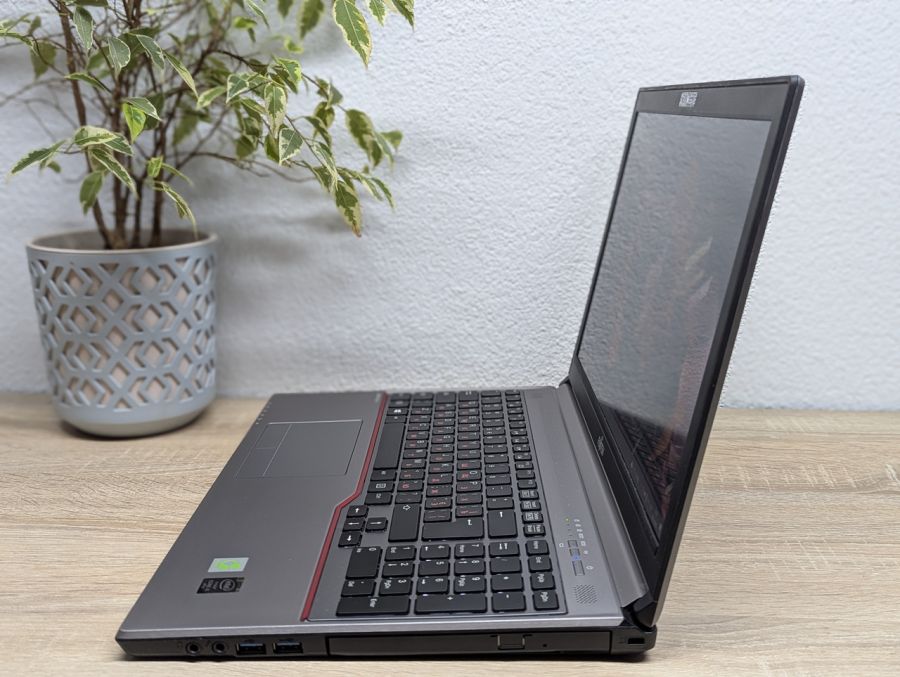 Уцінка! Ноутбук Б/В Fujitsu E754, Intel Core i5-4300M, DDR3 8 GB, SSD 128GB, 15.6" Full HD