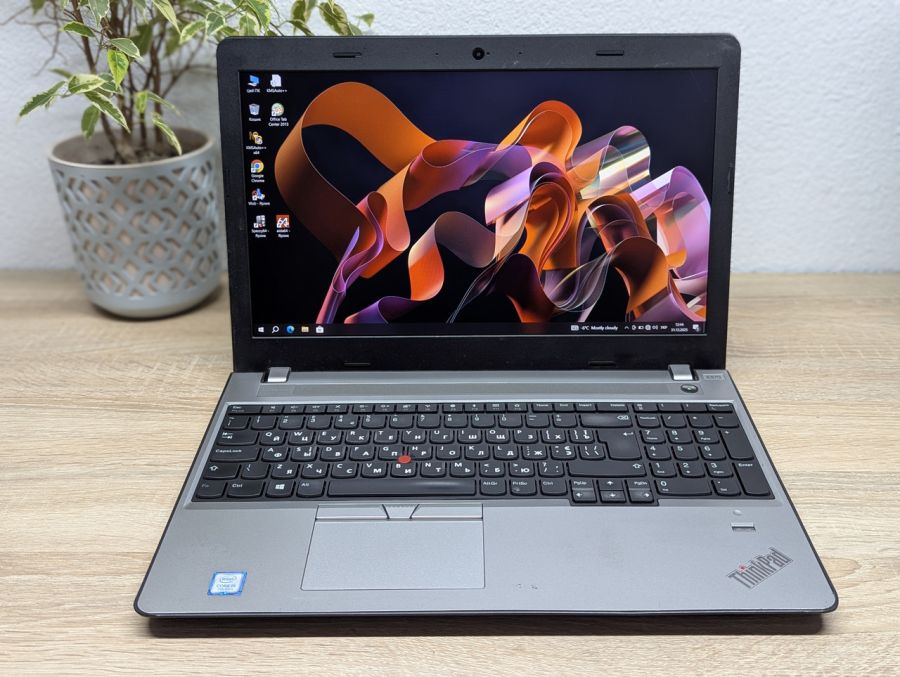 Уцінка! Ноутбук Б/В Lenovo E570, Intel Core i5-7200U, DDR4 8 GB, SSD 128GB, 15.6" Full HD