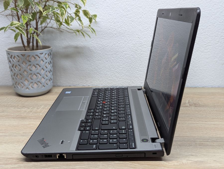 Ноутбук Б/В Lenovo E570, Intel Core i5-7200U, DDR4 8GB, SSD 128GB, 15.6" Full HD