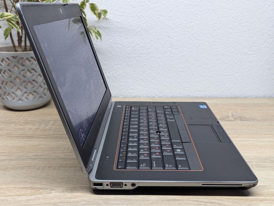 Ноутбук Б/В Dell Latitude E6420, Intel Core i5-2520M, DDR3 8GB, SSD 128GB, 14" HD