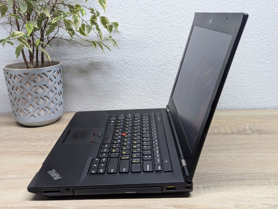 Ноутбук Б/В Lenovo L430, Intel Core i3-2328M, DDR3 8GB, SSD 128GB, 14" HD Сенсор