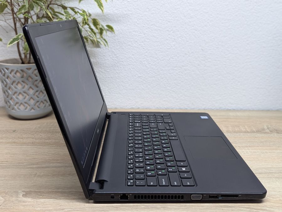 Ноутбук Б/В Dell Vostro 3559, Intel Core i5-6200U, DDR3 8 GB, SSD 128GB, 15.6" HD