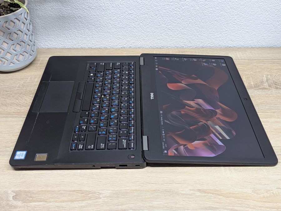 Ноутбук Б/В Dell Latitude E5470, Intel Core i5-6300U, DDR4 8GB, SSD 128GB, 14" Full HD