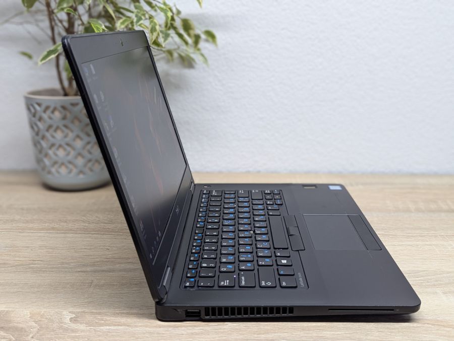 Ноутбук Б/В Dell Latitude E5470, Intel Core i5-6300U, DDR4 8GB, SSD 128GB, 14" Full HD