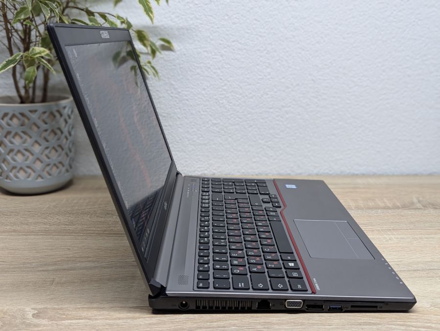 Ноутбук Б/В Fujitsu E756, Intel Core i7-6600U, DDR4 16 GB, SSD 256GB, 15.6" Full HD