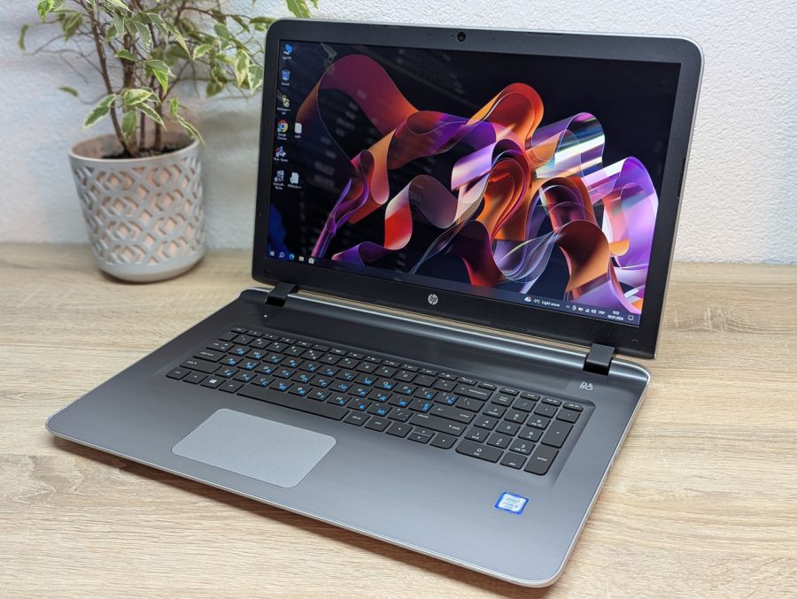 Уцінка! Ноутбук Б/В HP Pavilion 17 Notebook, Intel Core i5-6200U, DDR3 8 GB, SSD 256GB, 17" HD