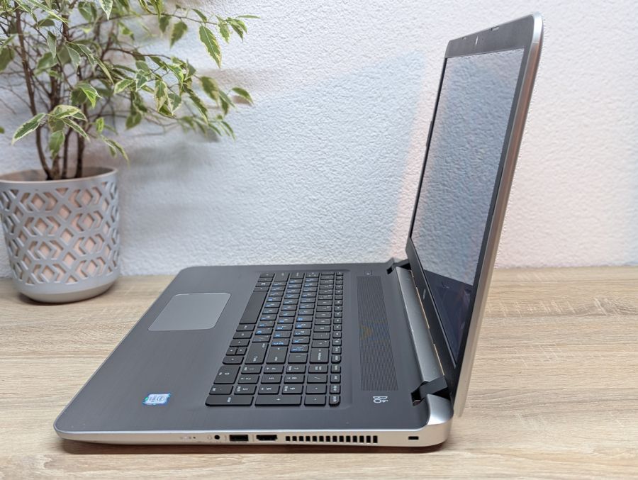 Уцінка! Ноутбук Б/В HP Pavilion 17 Notebook, Intel Core i5-6200U, DDR3 8 GB, SSD 256GB, 17" HD