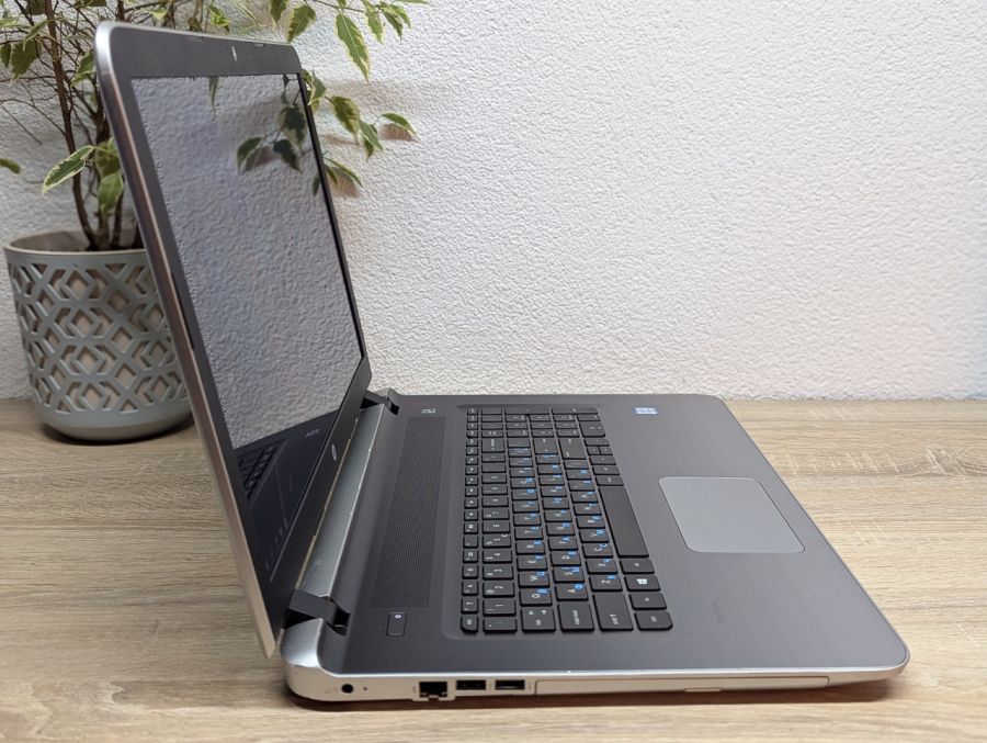Уцінка! Ноутбук Б/В HP Pavilion 17 Notebook, Intel Core i5-6200U, DDR3 8 GB, SSD 256GB, 17" HD