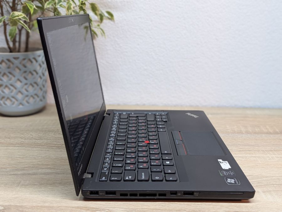 Ноутбук Б/В Lenovo ThinkPad T450S, Intel Core i5-5200U, DDR3 8 GB, SSD 256GB, 14" Full HD