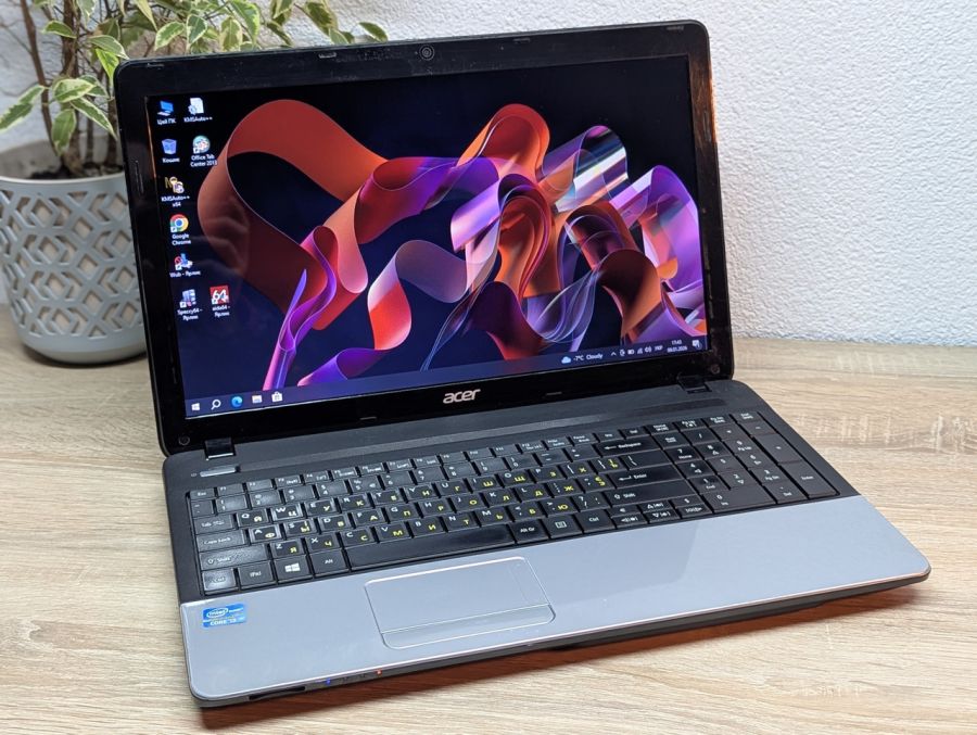 Уцінка! Ноутбук Б/В Acer E1-571, Intel Core i3-3120M, DDR3 8 GB, SSD 128GB, 15.6" HD