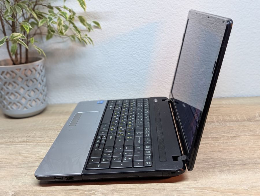 Уцінка! Ноутбук Б/В Acer E1-571, Intel Core i3-3120M, DDR3 8 GB, SSD 128GB, 15.6" HD