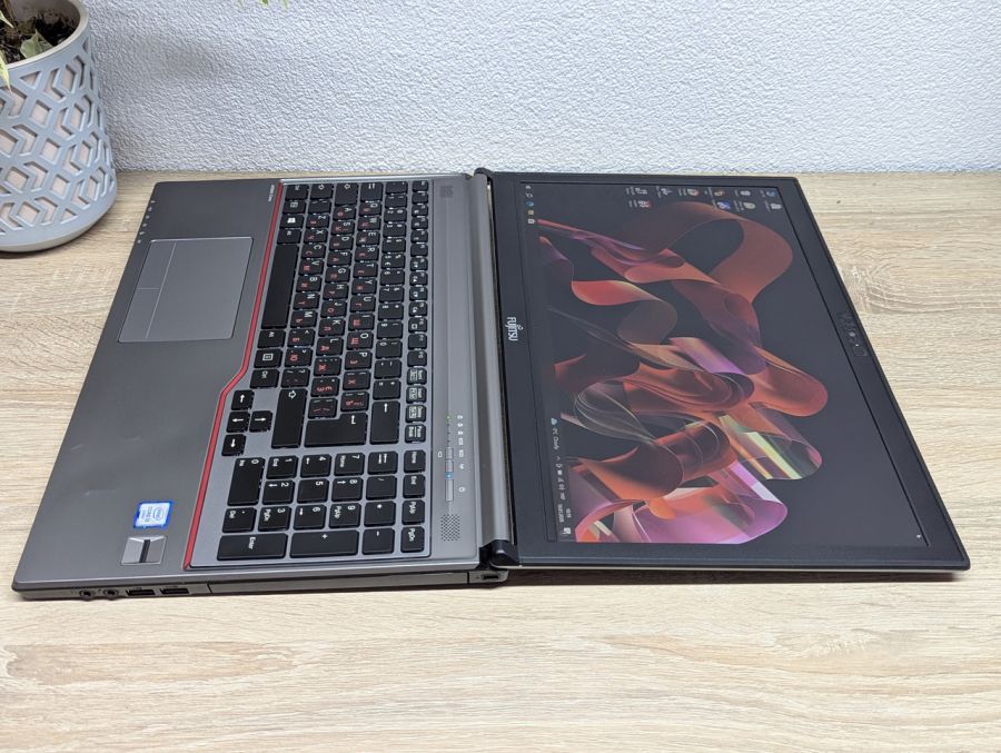 Уцінка! Ноутбук Б/В Fujitsu E756, Intel Core i5-6200U, DDR4 8 GB, SSD 256GB, 15.6" Full HD