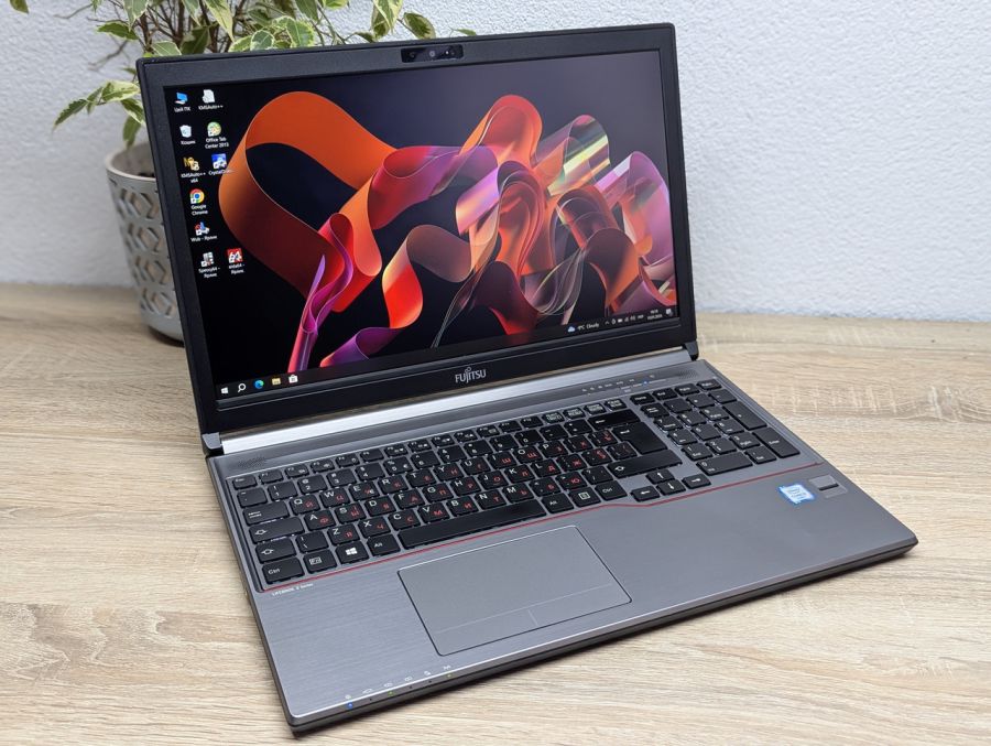 Уцінка! Ноутбук Б/В Fujitsu E756, Intel Core i5-6200U, DDR4 8 GB, SSD 256GB, 15.6" Full HD