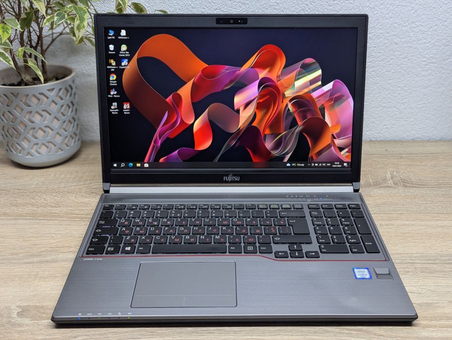 Уцінка! Ноутбук Б/В Fujitsu E756, Intel Core i5-6200U, DDR4 8 GB, SSD 256GB, 15.6" Full HD