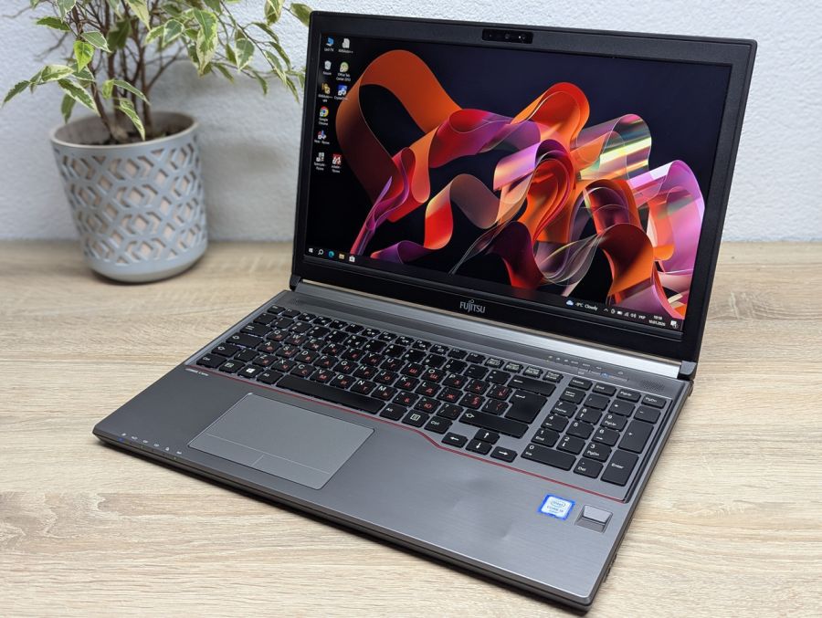 Уцінка! Ноутбук Б/В Fujitsu E756, Intel Core i5-6200U, DDR4 8 GB, SSD 256GB, 15.6" Full HD