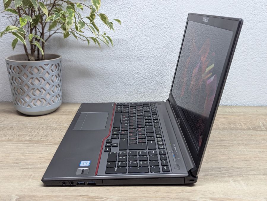 Уцінка! Ноутбук Б/В Fujitsu E756, Intel Core i5-6200U, DDR4 8 GB, SSD 256GB, 15.6" Full HD