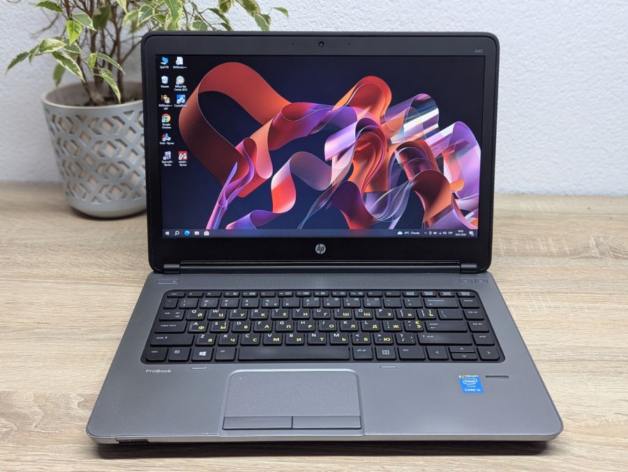 Уцінка! Ноутбук Б/В HP ProBook 640 G1, Intel Core i5-4210M, DDR3 8 GB, SSD 256GB, 14" (1600x900x60Hz)