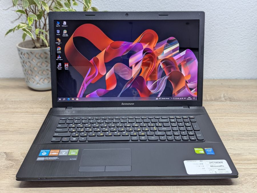 Уцінка! Ноутбук Б/В Lenovo G700, Intel Pentium 2030M, DDR3 8 GB, SSD 256GB, NVIDIA GeForce GT 720M 2Gb, 17.3"