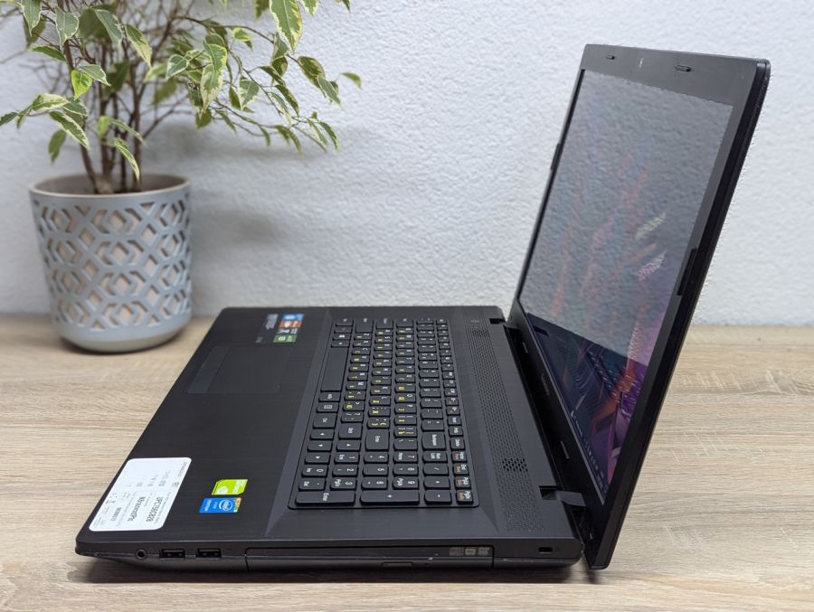 Уцінка! Ноутбук Б/В Lenovo G700, Intel Pentium 2030M, DDR3 8 GB, SSD 256GB, NVIDIA GeForce GT 720M 2Gb, 17.3"