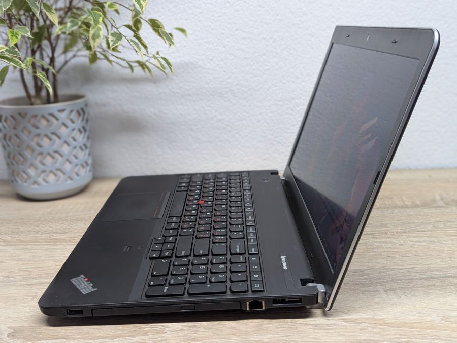 Уцінка! Ноутбук Б/В Lenovo ThinkPad Edge E540, Intel Core i7-4702MQ, DDR3 8 GB, SSD 256GB + SSD 14GB, 15.6" Full HD