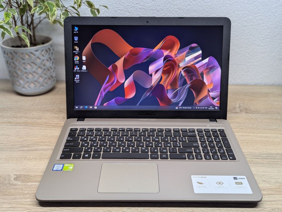Уцінка! Ноутбук Б/В ASUS Vivobook X540U, Intel Core i5-7200U, DDR4 8 GB, SSD 256GB, NVIDIA GeForce 920MX 2Gb, 15.6" Full HD