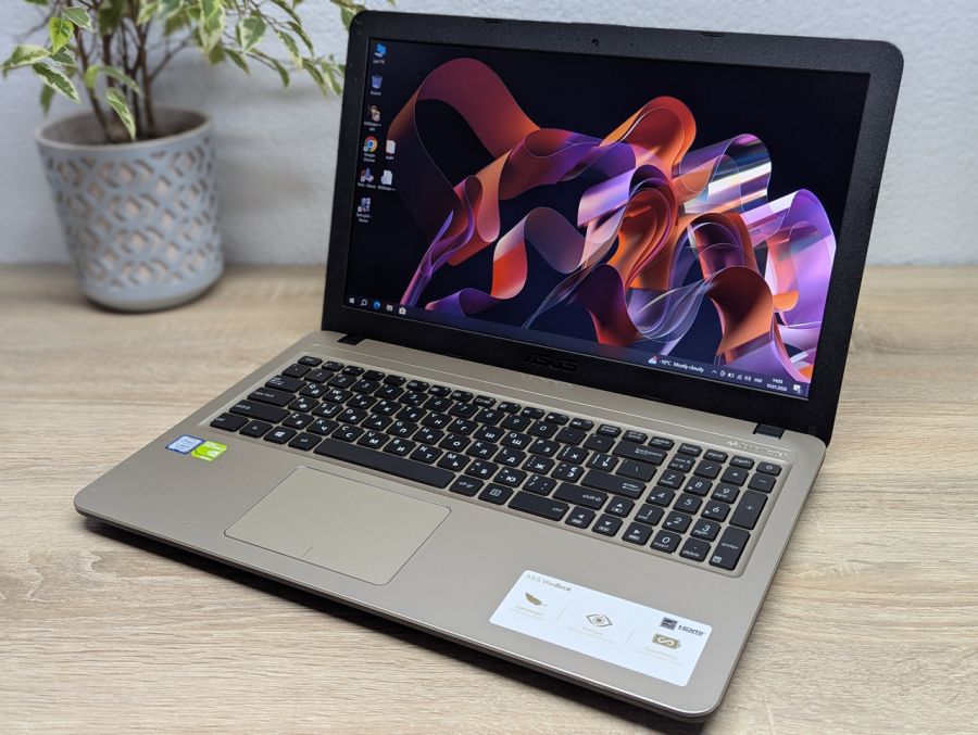 Уцінка! Ноутбук Б/В ASUS Vivobook X540U, Intel Core i5-7200U, DDR4 8 GB, SSD 256GB, NVIDIA GeForce 920MX 2Gb, 15.6" Full HD