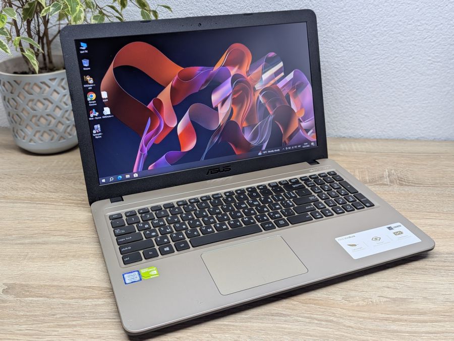 Уцінка! Ноутбук Б/В ASUS Vivobook X540U, Intel Core i5-7200U, DDR4 8 GB, SSD 256GB, NVIDIA GeForce 920MX 2Gb, 15.6" Full HD