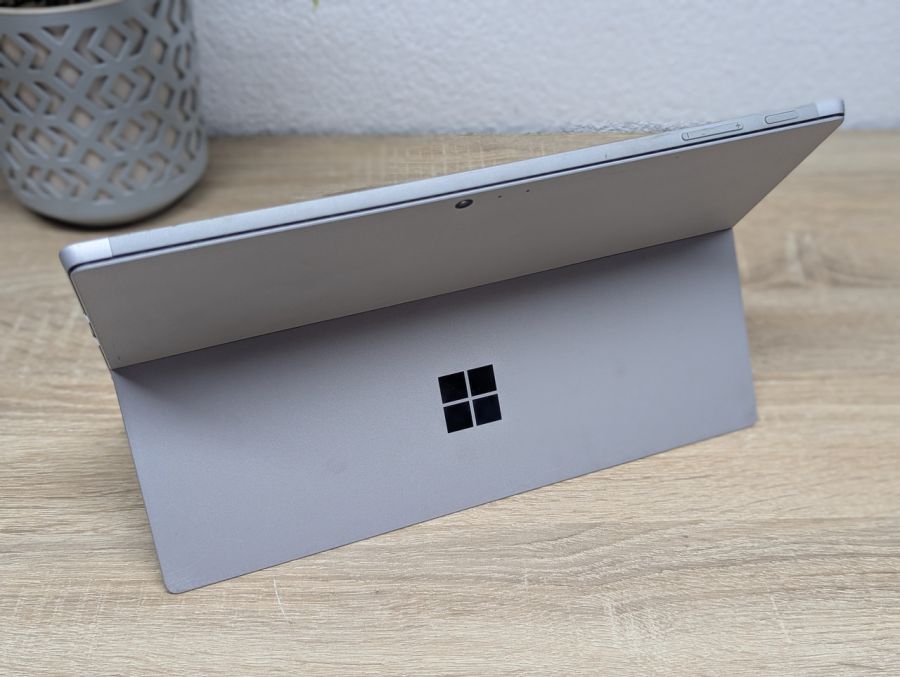 Ноутбук Б/В Microsoft Surface Pro, Intel Core i5-7300U, DDR4 8 GB, SSD 256GB, 14" Full HD Сенсор