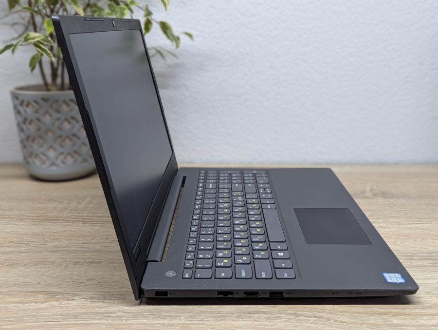 Ноутбук Б/В Lenovo V130-15IKB, Intel Core i5-8250U, DDR4 8 GB, SSD 256GB, 15.6" Full HD