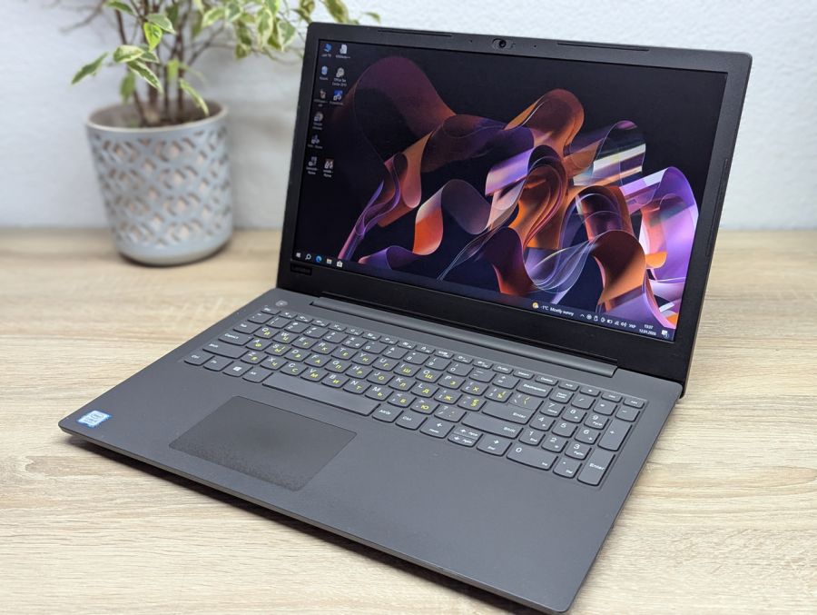 Ноутбук Б/В Lenovo V130-15IKB, Intel Core i5-8250U, DDR4 8 GB, SSD 256GB, 15.6" Full HD