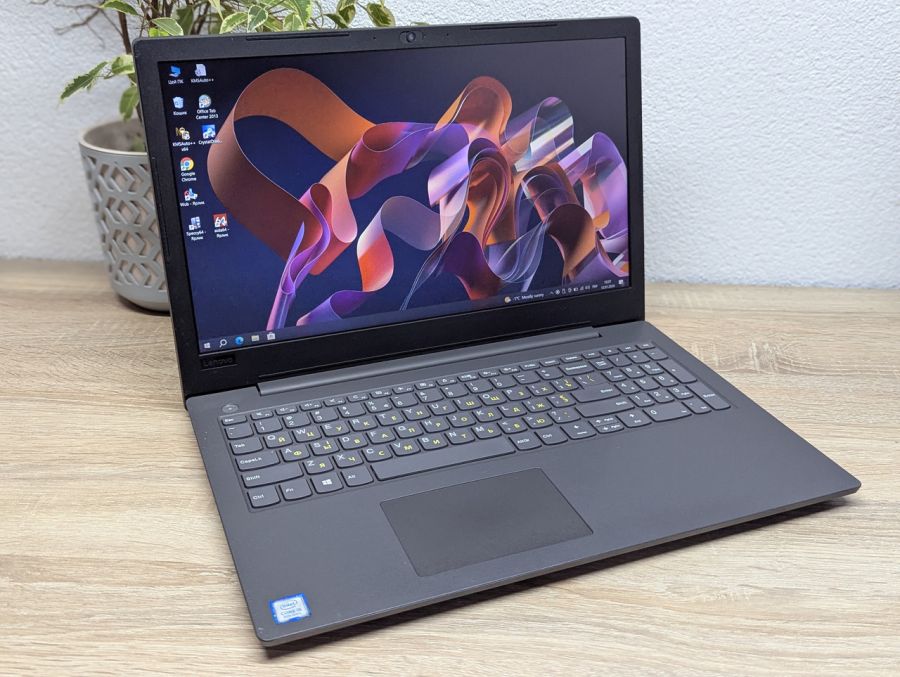 Ноутбук Б/В Lenovo V130-15IKB, Intel Core i5-8250U, DDR4 8 GB, SSD 256GB, 15.6" Full HD