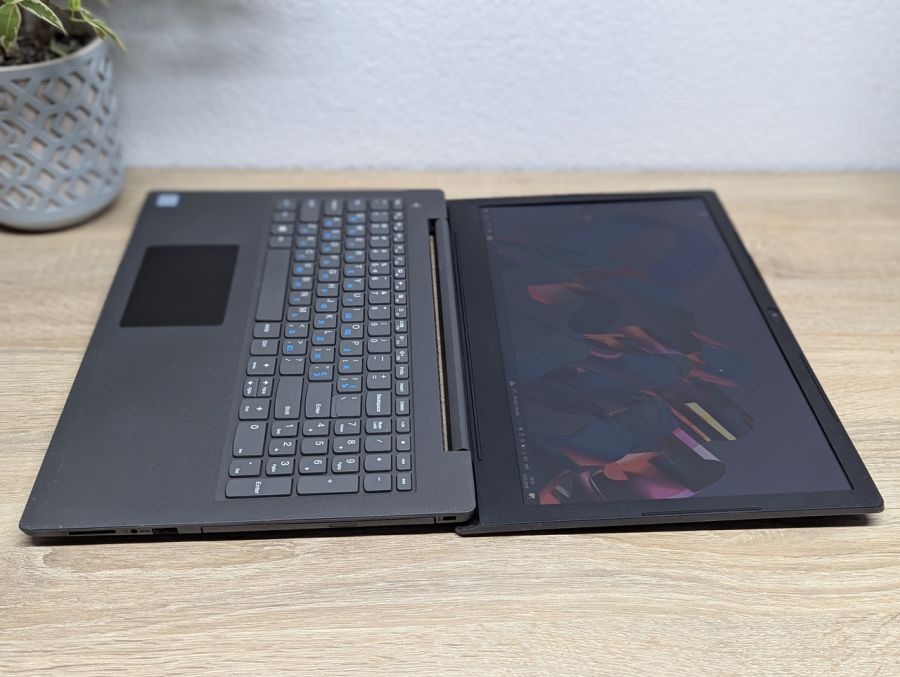 Ноутбук Б/В Lenovo V130-15IKB, Intel Core i3-7020U, DDR4 12 GB, SSD 256GB, 15.6" Full HD