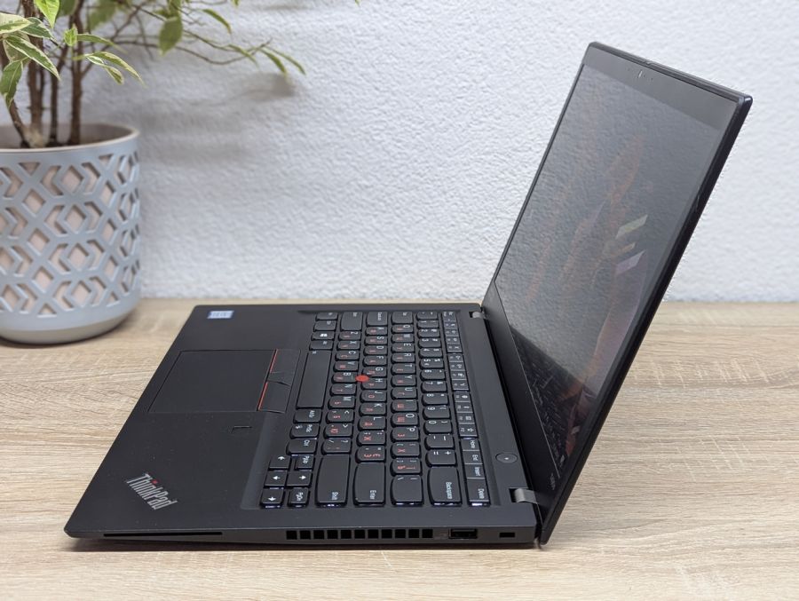 Уцінка! Ноутбук Б/В Lenovo ThinkPad T490S, Intel Core i5-8265U, DDR3 8 GB, SSD 256GB, 14" Full HD