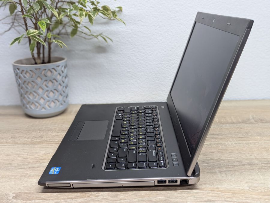 Ноутбук Б/В Dell Vostro 15-3560, Intel Core i5-3230M, DDR3 8 GB, HDD 1TB, 15.6" HD