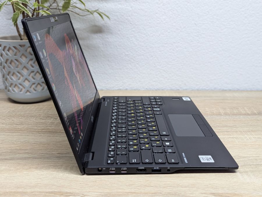Ноутбук Б/В Fujitsu U9310, Intel Core i7-10610U, DDR3 8 GB, SSD 256GB, 13" Full HD