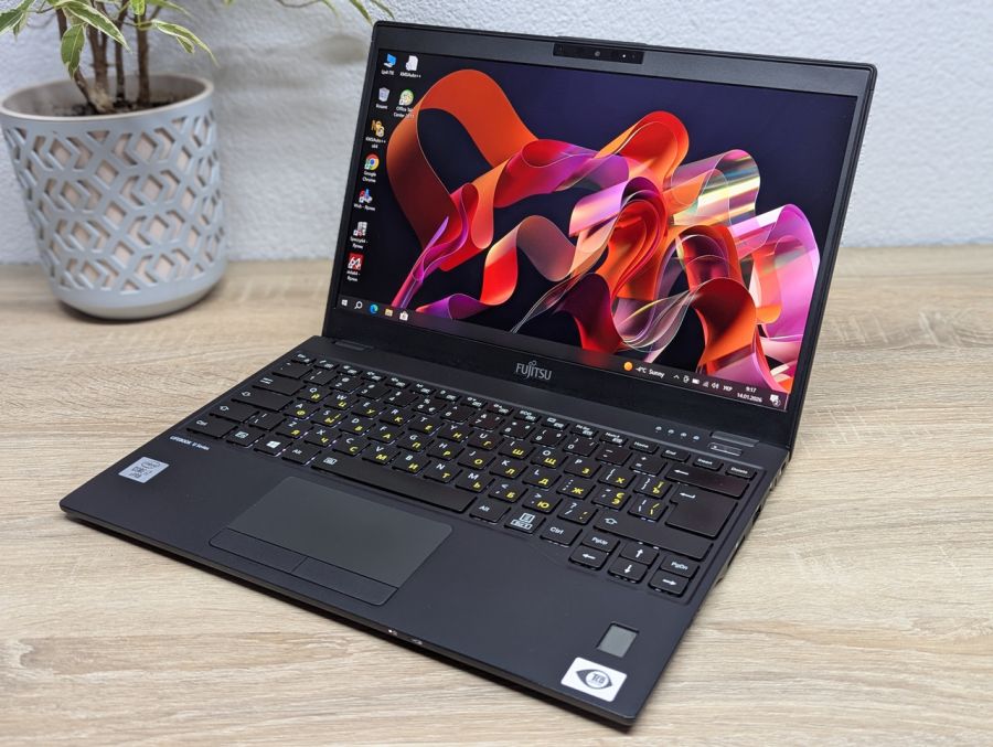 Ноутбук Б/В Fujitsu U9310, Intel Core i7-10610U, DDR3 8 GB, SSD 256GB, 13" Full HD