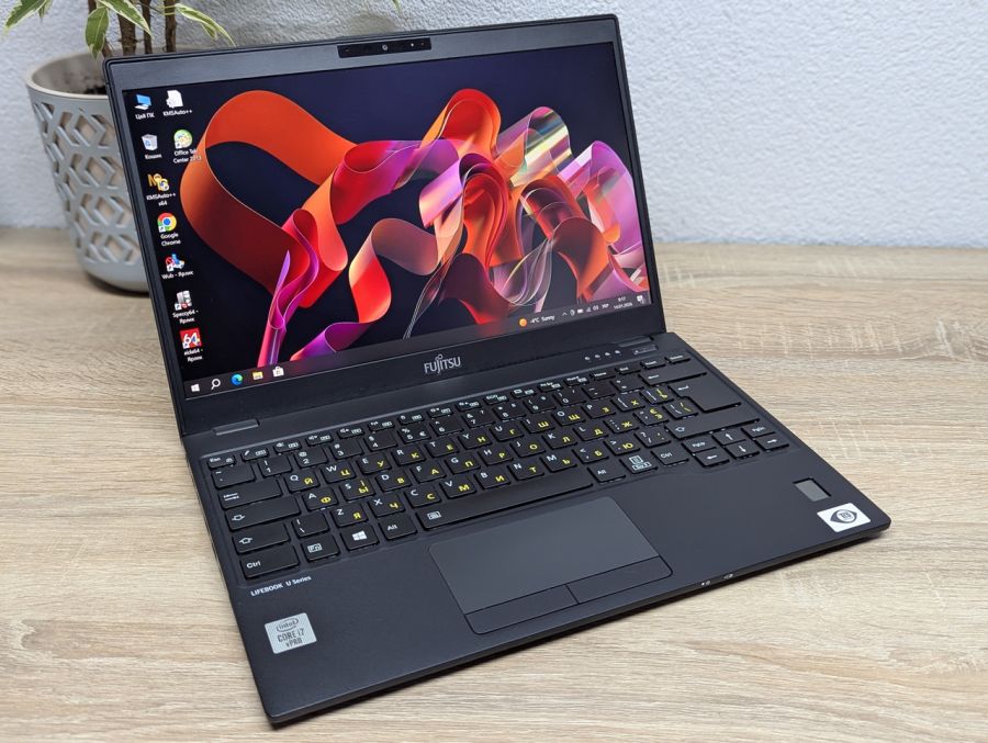 Ноутбук Б/В Fujitsu U9310, Intel Core i7-10610U, DDR3 8 GB, SSD 256GB, 13" Full HD
