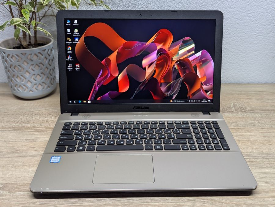 Уцінка! Ноутбук Б/В ASUS Vivobook F541U, Intel Core i5-6198DU, DDR4 12 GB, SSD 256GB, 15.6" Full HD