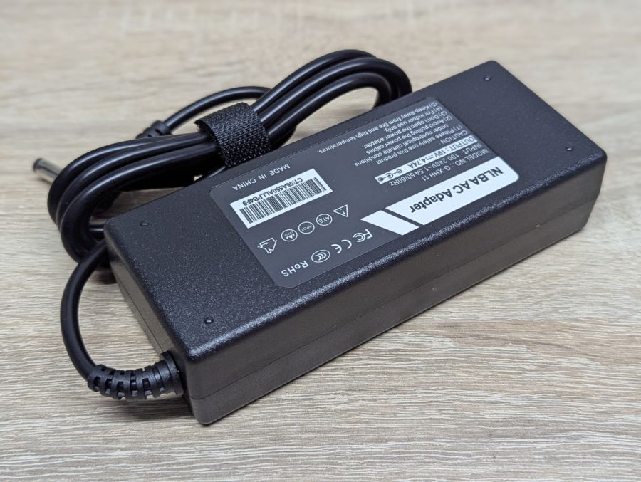 Б/В Новий Блок живлення 19 V 4.74A розмір 5.5х2.5