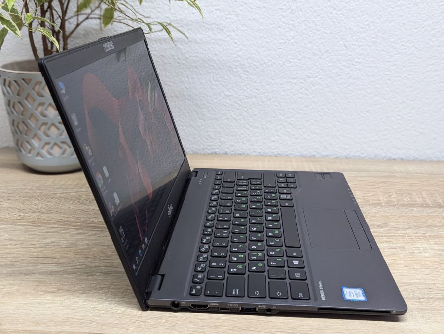 Ноутбук Б/В Fujitsu U937, Intel Core i5-7200U, DDR4 8 GB, SSD 256GB, 13" Full HD
