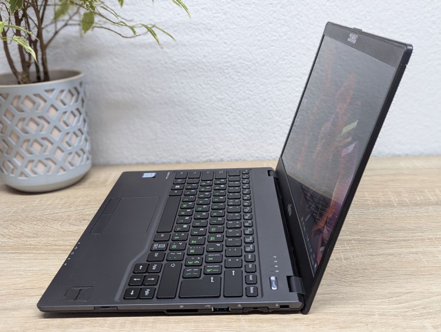 Ноутбук Б/В Fujitsu U937, Intel Core i5-7200U, DDR4 8 GB, SSD 256GB, 13" Full HD